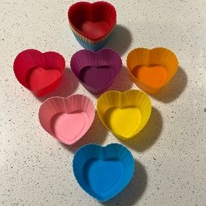 12 Rainbow Reusable Silicone Heart-Shaped Baking Cups